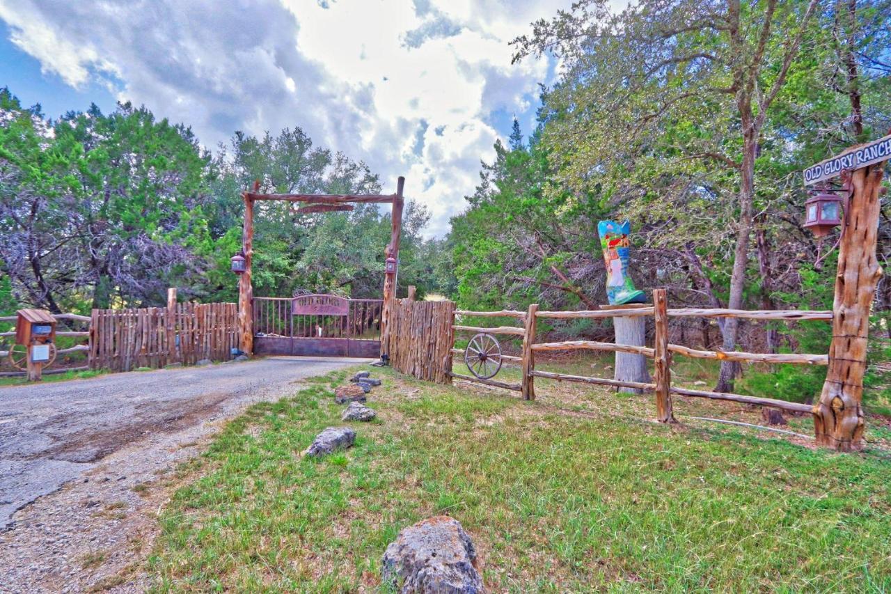 Log Cabin At Old Glory Ranch ウィンバリー エクステリア 写真
