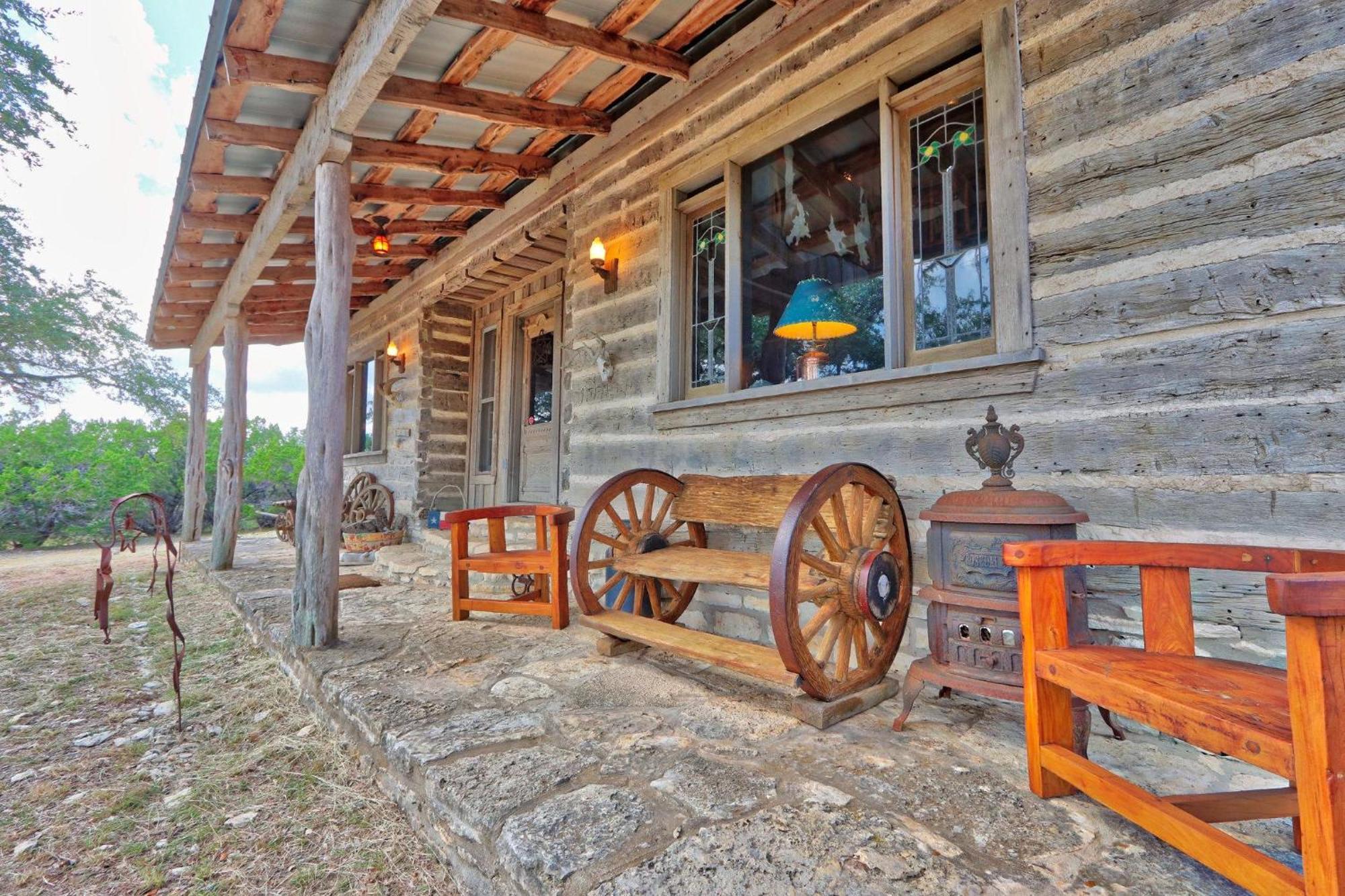 Log Cabin At Old Glory Ranch ウィンバリー エクステリア 写真