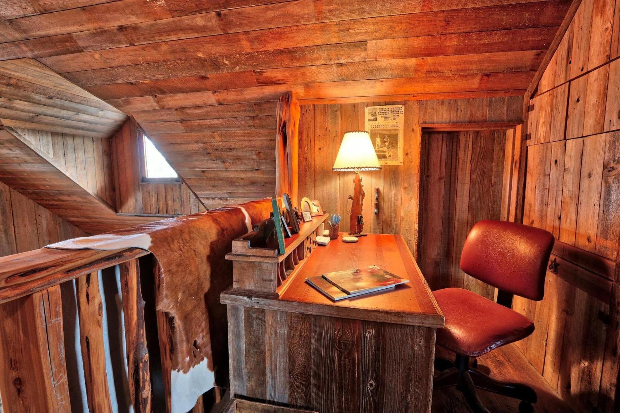 Log Cabin At Old Glory Ranch ウィンバリー エクステリア 写真