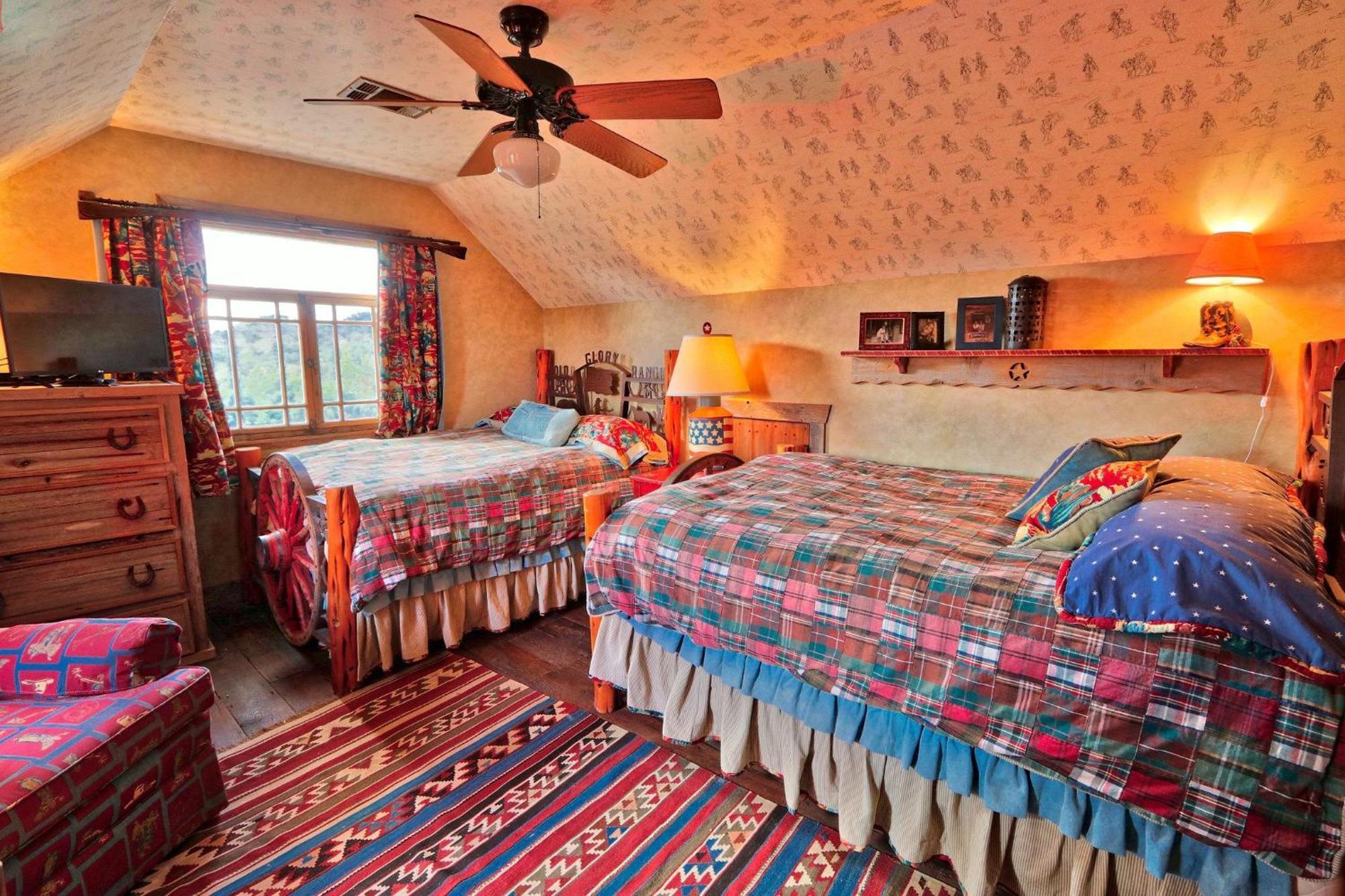 Log Cabin At Old Glory Ranch ウィンバリー エクステリア 写真