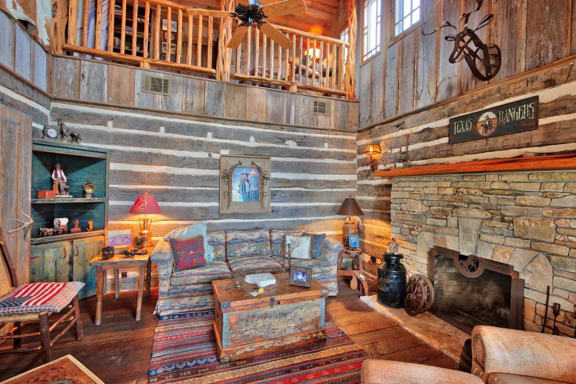 Log Cabin At Old Glory Ranch ウィンバリー エクステリア 写真