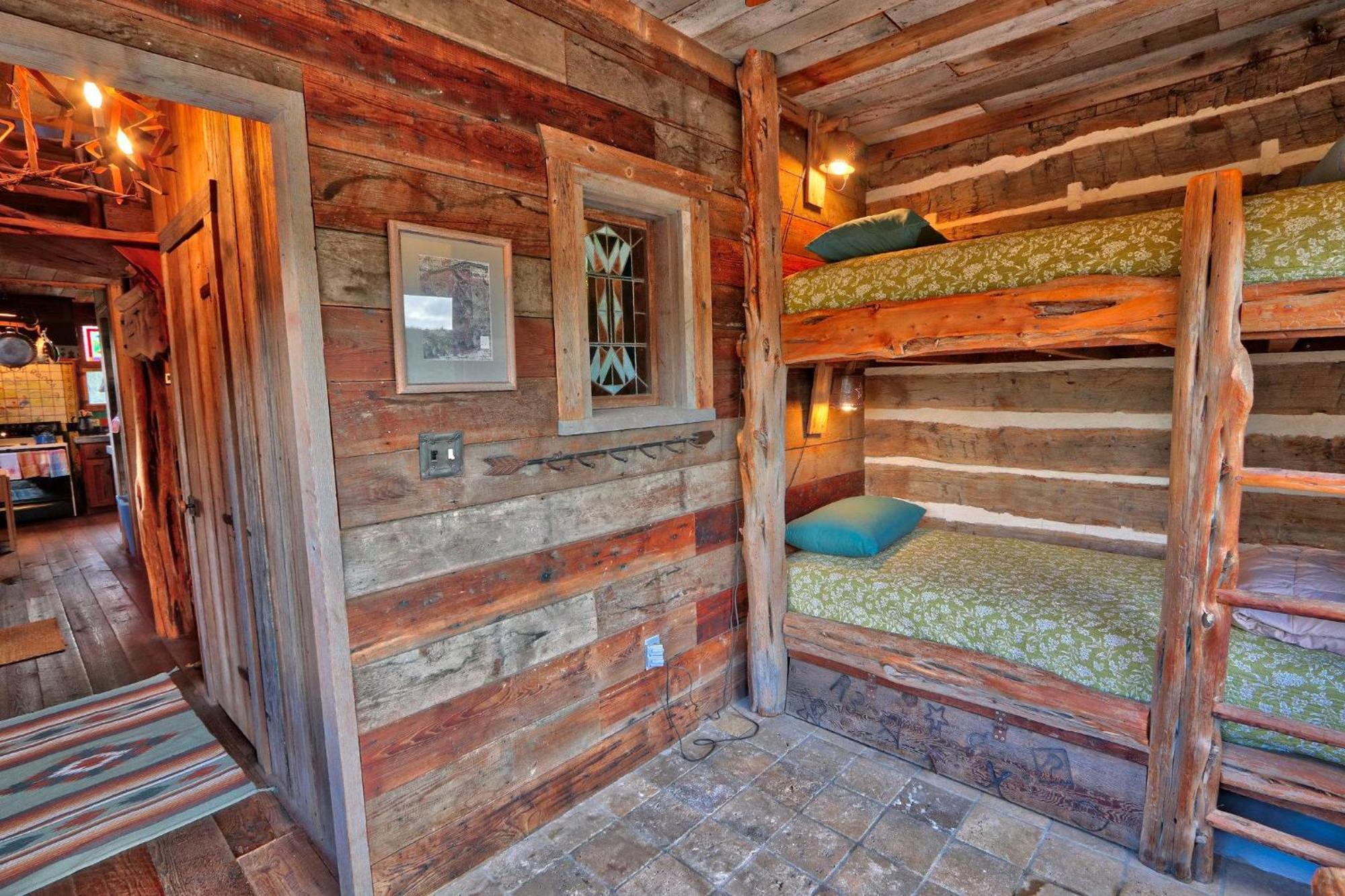 Log Cabin At Old Glory Ranch ウィンバリー エクステリア 写真