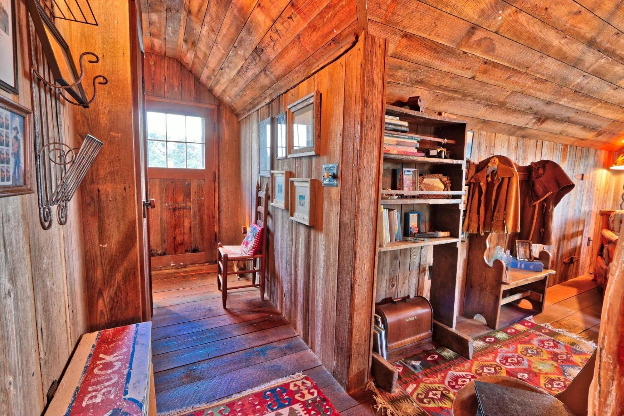 Log Cabin At Old Glory Ranch ウィンバリー エクステリア 写真
