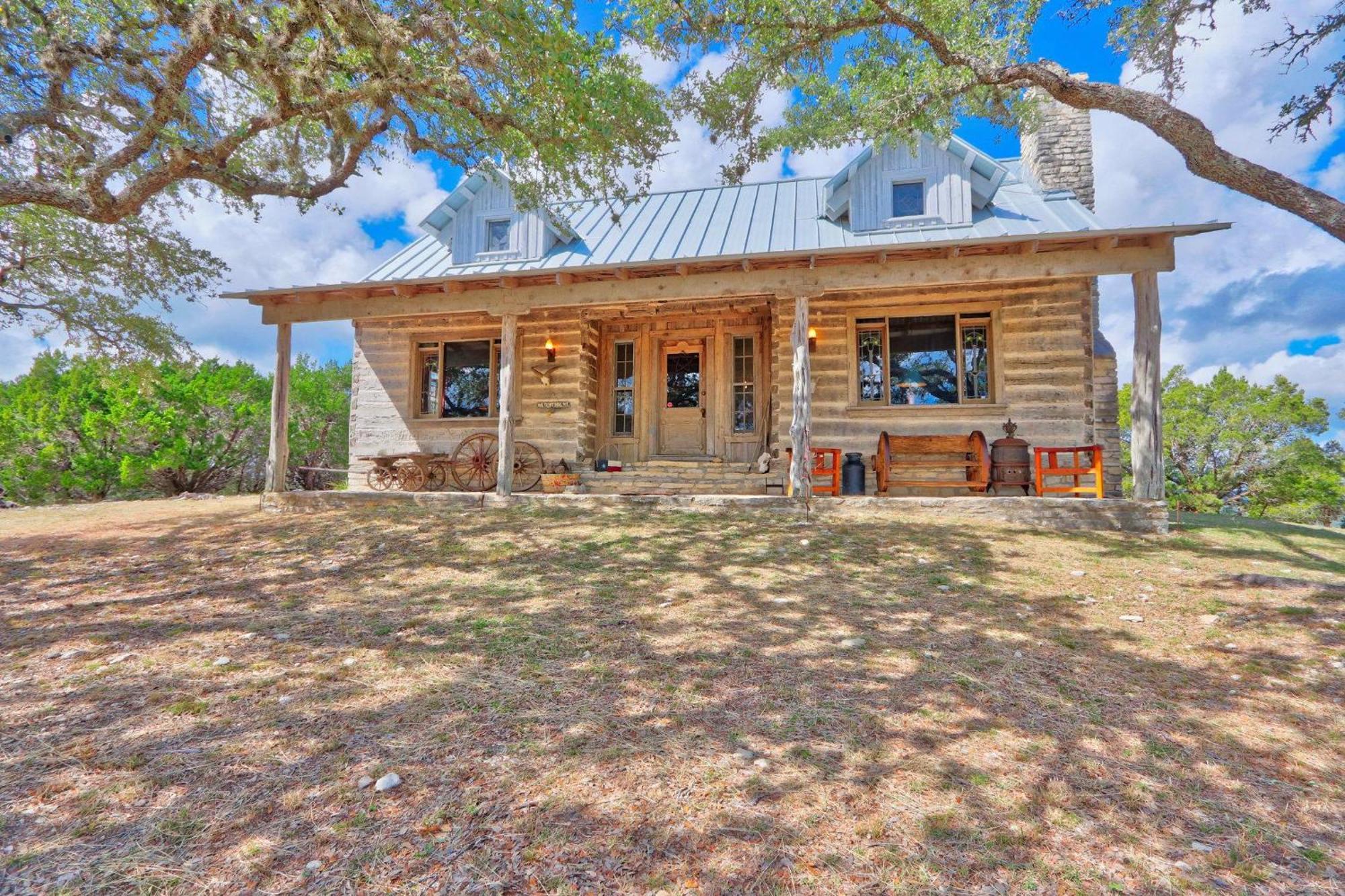 Log Cabin At Old Glory Ranch ウィンバリー エクステリア 写真