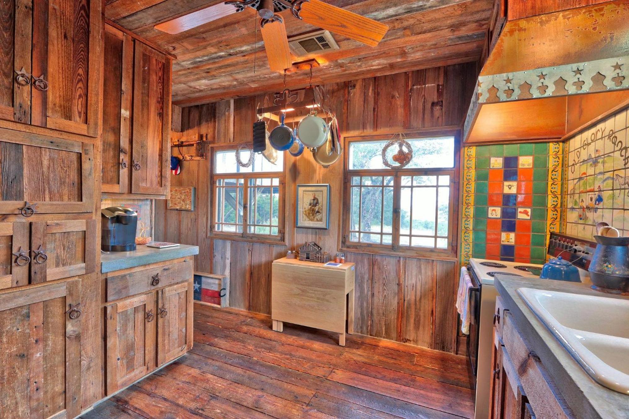 Log Cabin At Old Glory Ranch ウィンバリー エクステリア 写真