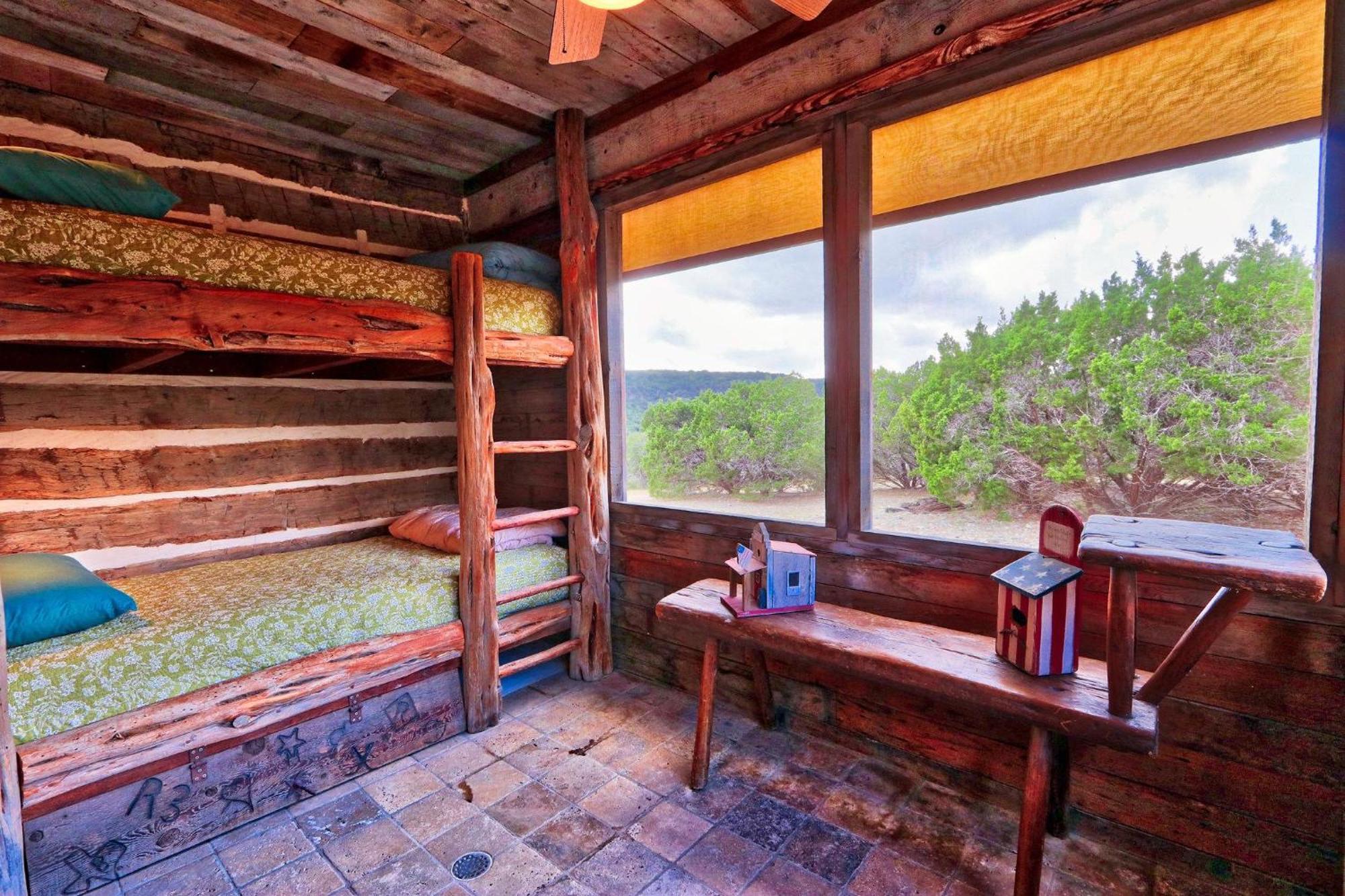 Log Cabin At Old Glory Ranch ウィンバリー エクステリア 写真