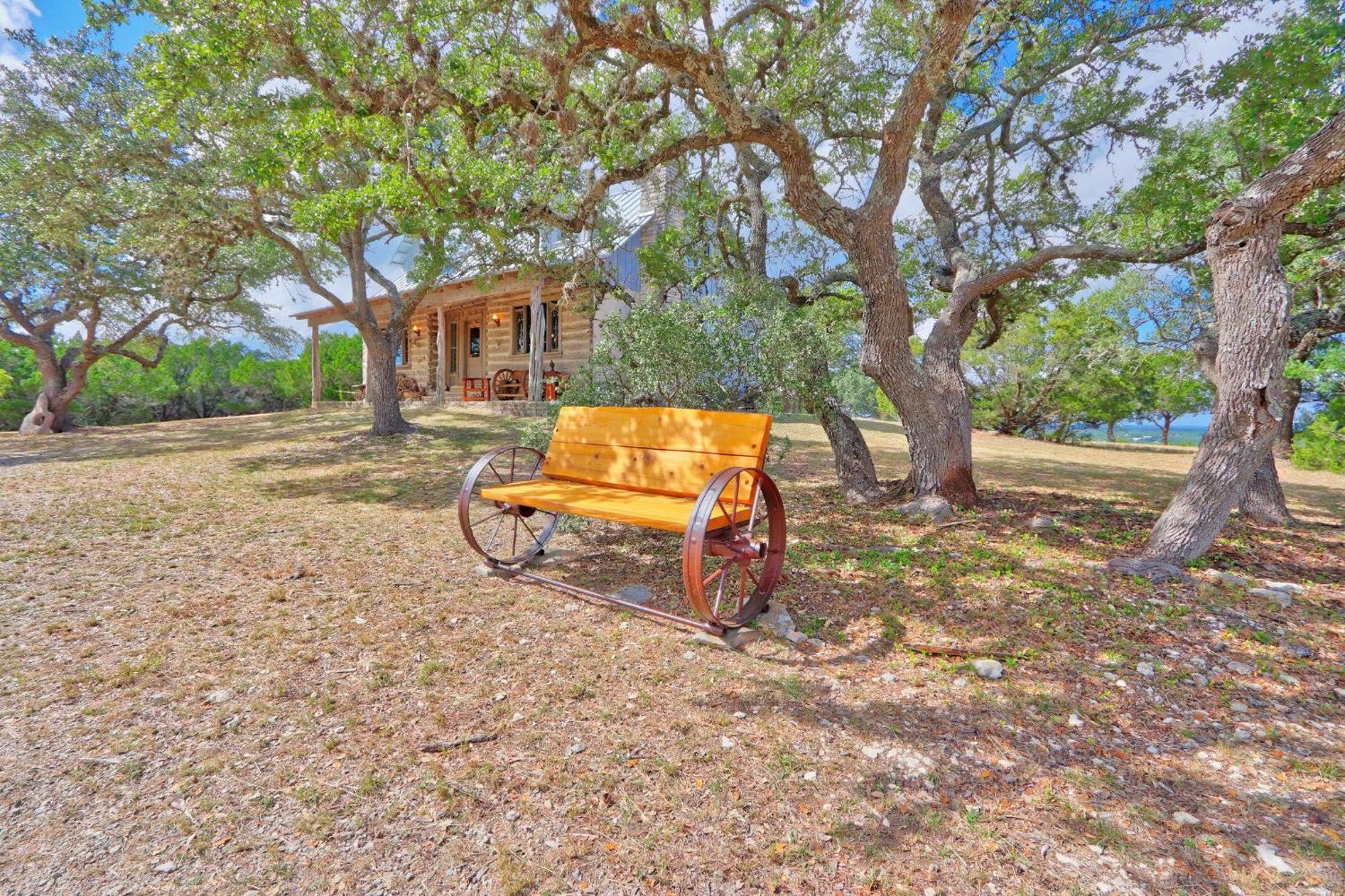 Log Cabin At Old Glory Ranch ウィンバリー エクステリア 写真